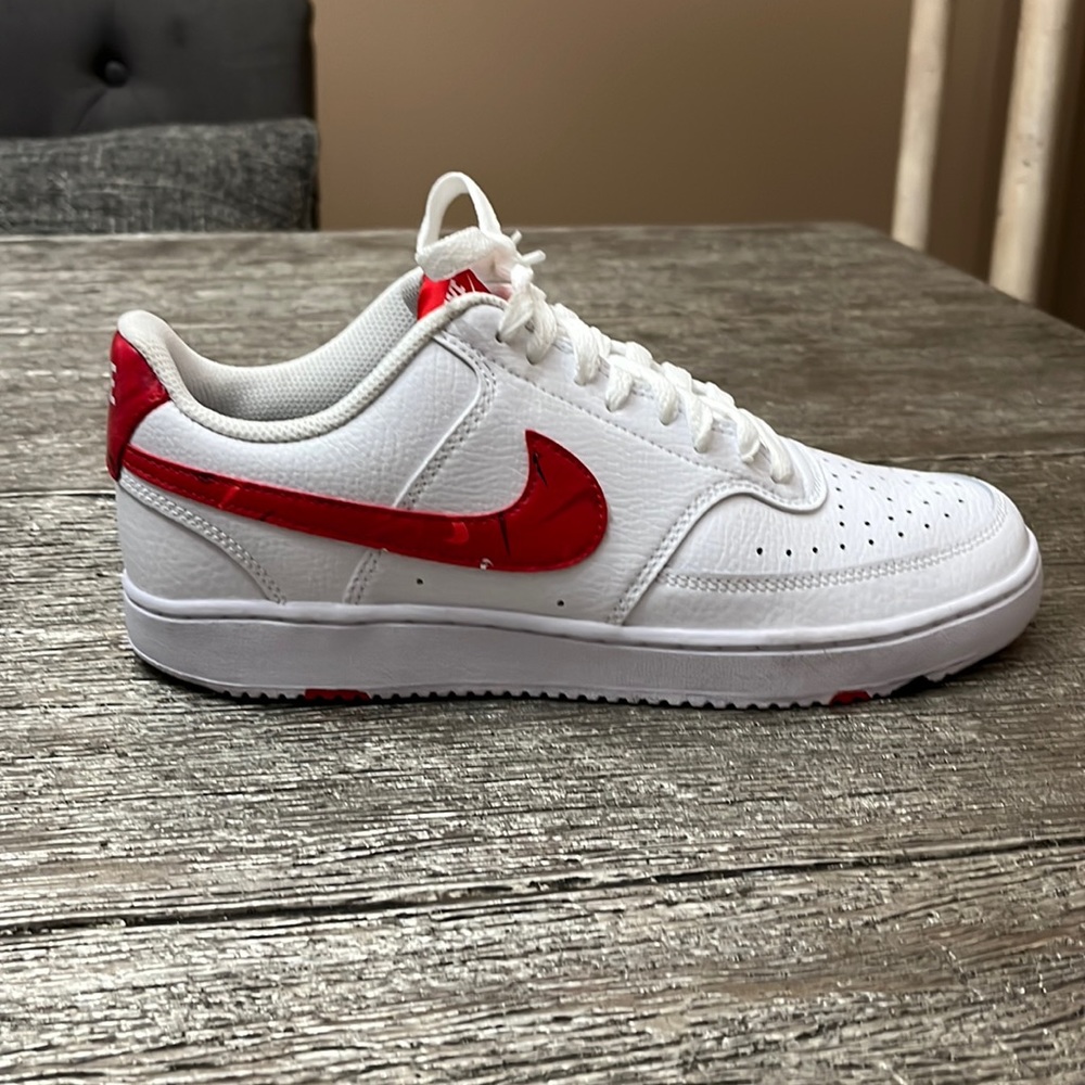 Mens size 8 White Nike with the red swoosh -  only worn 2 times great condition